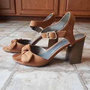 Worthington tan heeled sandals